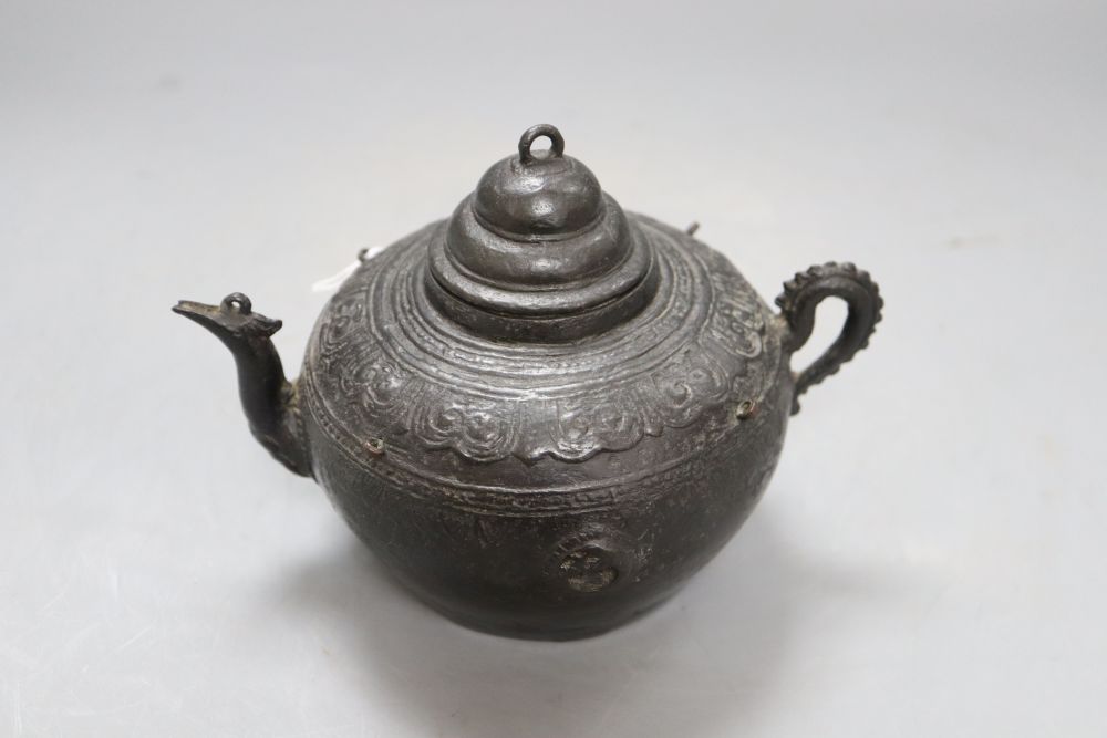 A Chinese archaistic bronze teapot, Qing dynasty, height 13cm